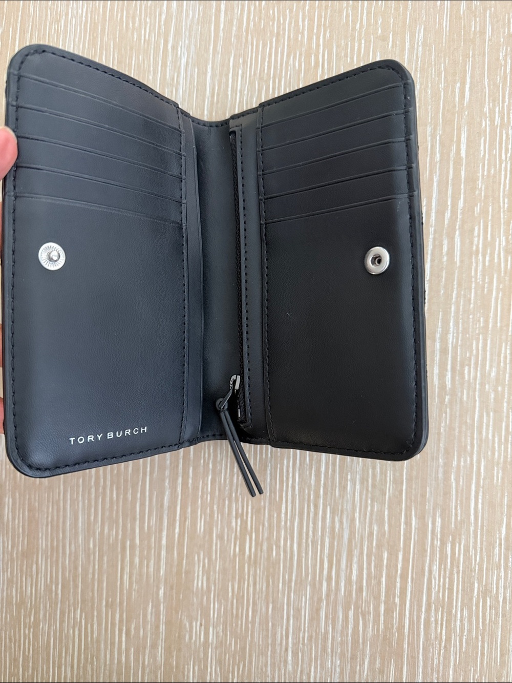 Tory Burch Willa Matte Black Quilted Zip-Around Wallet with Logo Bifold Wallet - Picture 5 of 10